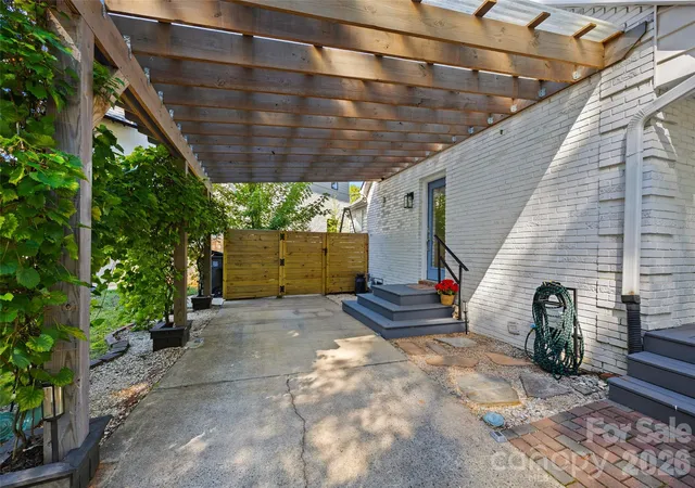 Photo 2 of Single family home for sale at 5145 Murrayhill Dr, Charlotte, NC 28210 | MLS# 4434043 | Listing updated on 2026-10-30