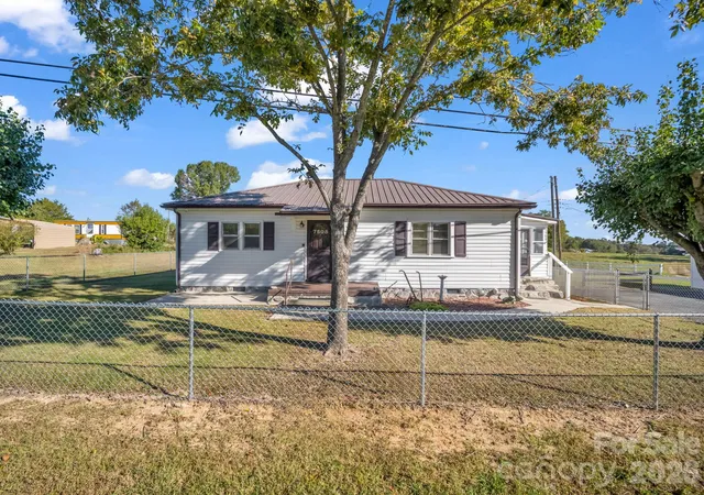 Photo 1 of Single family home for sale at 7508 Dallas Cherryville Hwy, Cherryville, NC 28021 | MLS# 4434044 | Listing updated on 2026-10-27