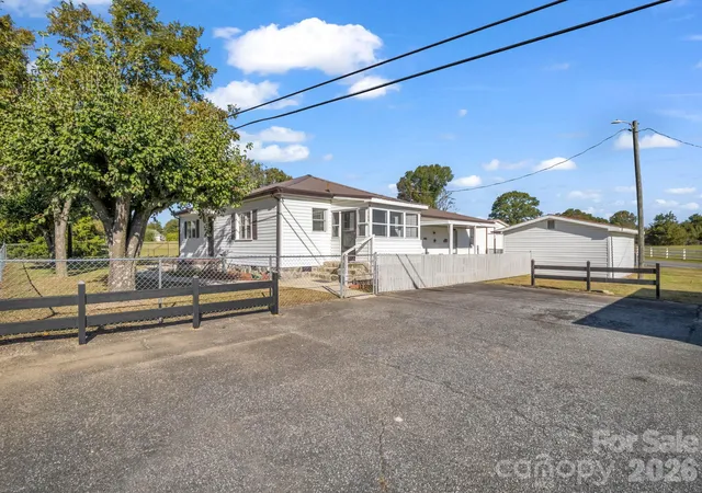 Photo 2 of Single family home for sale at 7508 Dallas Cherryville Hwy, Cherryville, NC 28021 | MLS# 4434044 | Listing updated on 2026-10-27