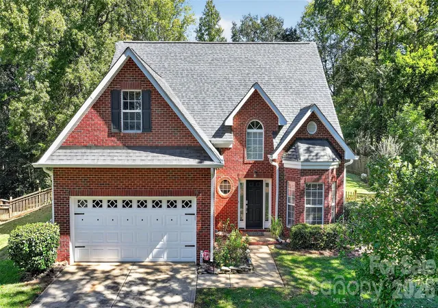 Photo 1 of Sale Pending at 12530 Windward Oaks Dr, Huntersville, NC 28078 | MLS# 4434050 | Listing updated on 2026-10-19