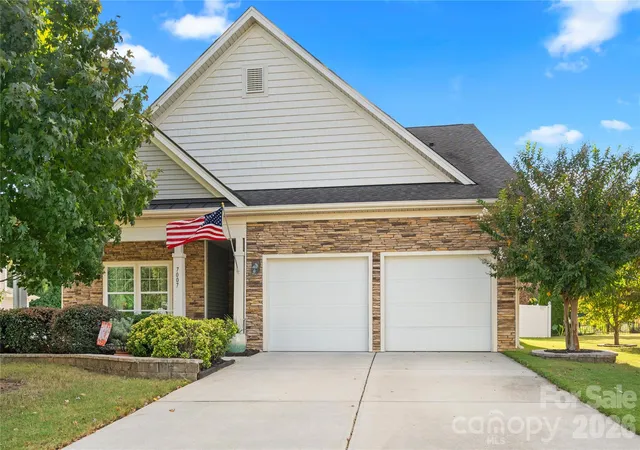 Single family home for sale at 7007 Shaw Ct, Fort Mill, SC 29707 | MLS# 4434076