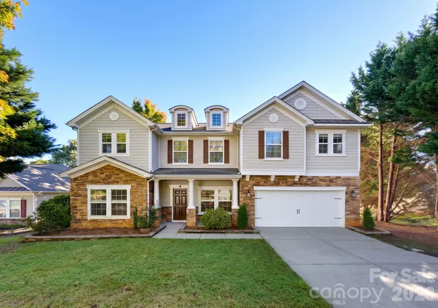 Photo 3 of Single family home for sale at 529 Putting Dr, Fort Mill, SC 29715 | MLS# 4434078 | Listing updated on 2026-10-17
