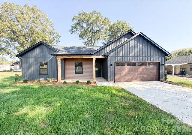 Photo 1 of Single family home for sale at 212 Bethpage Rd, Kannapolis, NC 28081 | MLS# 4434080 | Listing updated on 2026-10-17