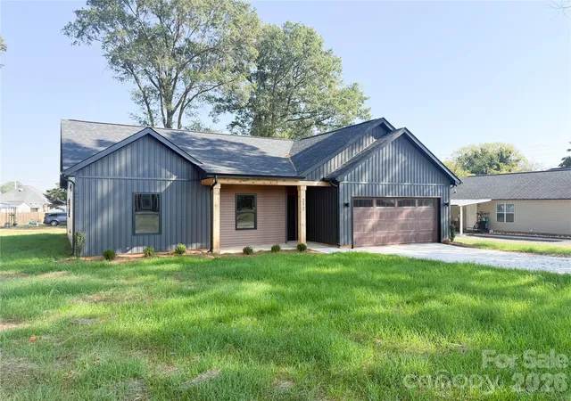 Photo 2 of Single family home for sale at 212 Bethpage Rd, Kannapolis, NC 28081 | MLS# 4434080 | Listing updated on 2026-10-17