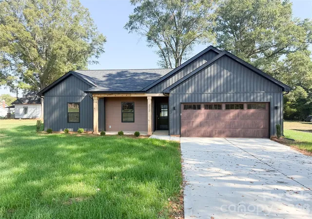 Photo 3 of Single family home for sale at 212 Bethpage Rd, Kannapolis, NC 28081 | MLS# 4434080 | Listing updated on 2026-10-17