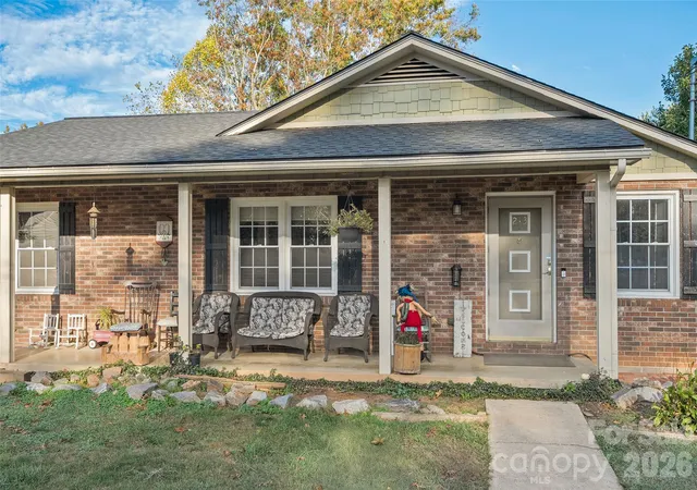 Photo 3 of Single family home for sale at 213 Oakmont Dr, Canton, NC 28716 | MLS# 4434081 | Listing updated on 2026-10-28