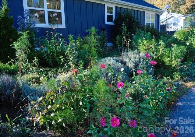 Photo 3 of Single family home for sale at 52 North Ln, Brevard, NC 28712 | MLS# 4434084 | Listing updated on 2026-10-20
