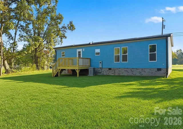 Photo 2 of Single family home for sale at 105 Estate Dr, Statesville, NC 28625 | MLS# 4434088 | Listing updated on 2026-10-14