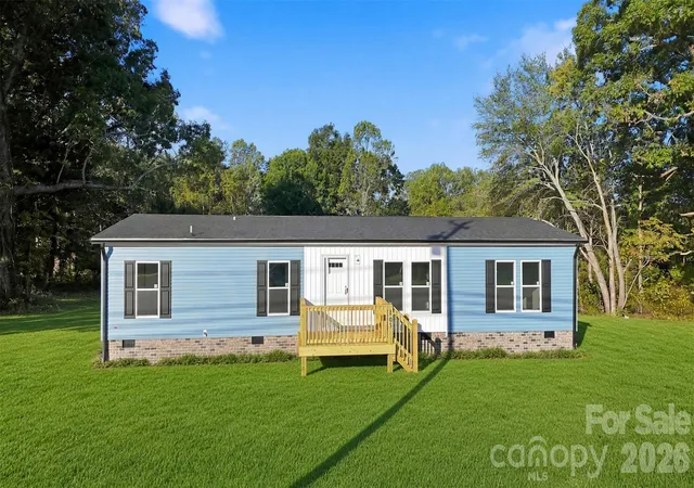Photo 3 of Single family home for sale at 105 Estate Dr, Statesville, NC 28625 | MLS# 4434088 | Listing updated on 2026-10-14