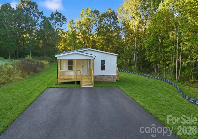 Photo 1 of Single family home for sale at 189 Village Point Dr, Statesville, NC 28625 | MLS# 4434090 | Listing updated on 2026-10-15