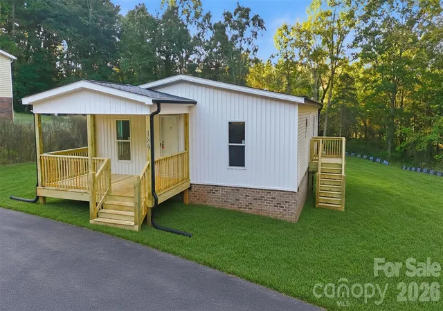 Photo 2 of Single family home for sale at 189 Village Point Dr, Statesville, NC 28625 | MLS# 4434090 | Listing updated on 2026-10-15
