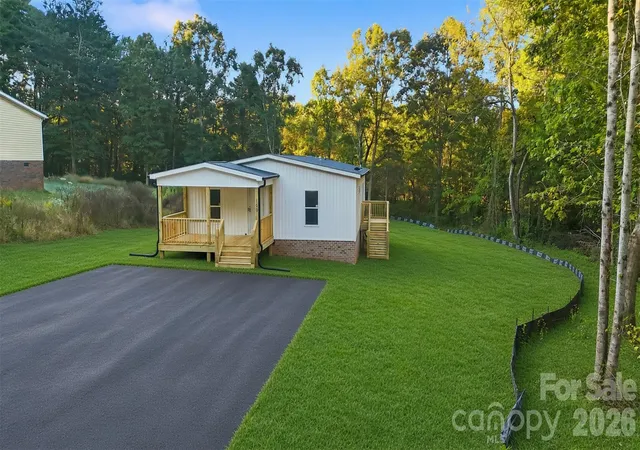Photo 3 of Single family home for sale at 189 Village Point Dr, Statesville, NC 28625 | MLS# 4434090 | Listing updated on 2026-10-15