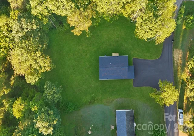 Photo 3 of Single family home for sale at 189 Village Point Dr, Statesville, NC 28625 | MLS# 4434090 | Listing updated on 2026-10-15
