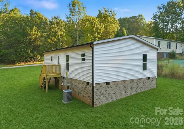 Photo 4 of Single family home for sale at 189 Village Point Dr, Statesville, NC 28625 | MLS# 4434090 | Listing updated on 2026-10-15