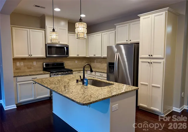 Photo 1 of Townhouse for sale at 9441 Glenburn Ln, Charlotte, NC 28278 | MLS# 4434097 | Listing updated on 2026-10-19