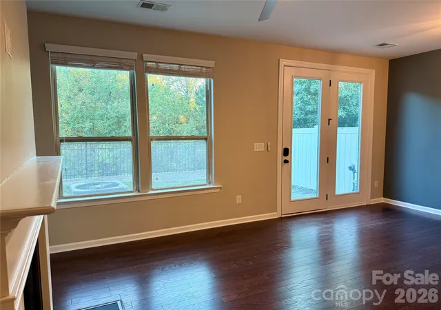 Photo 3 of Townhouse for sale at 9441 Glenburn Ln, Charlotte, NC 28278 | MLS# 4434097 | Listing updated on 2026-10-19