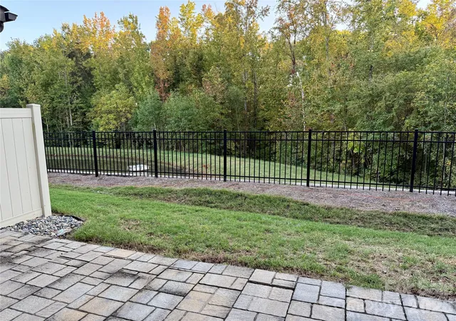 Photo 4 of Townhouse for sale at 9441 Glenburn Ln, Charlotte, NC 28278 | MLS# 4434097 | Listing updated on 2026-10-19