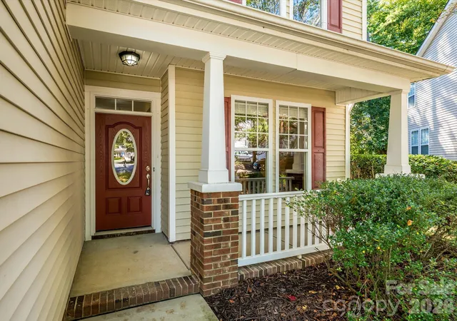 Photo 1 of Single family home for sale at 9833 Coatbridge Dr, Charlotte, NC 28269 | MLS# 4434113 | Listing updated on 2026-10-26