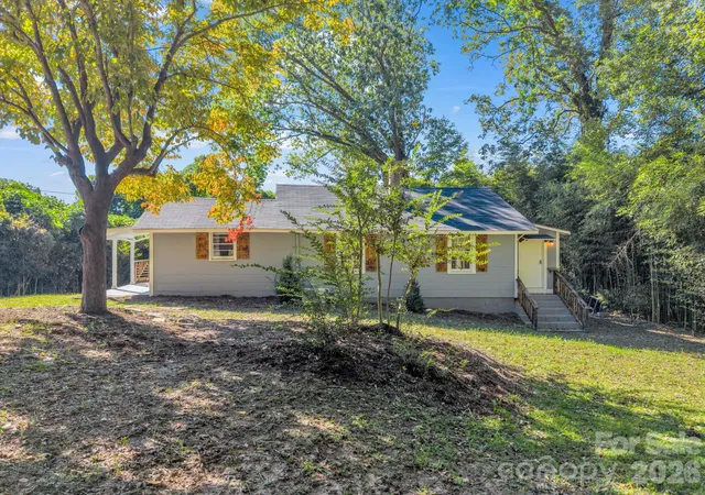 Photo 3 of Single family home for sale at 51 Shepherd St, Tryon, NC 28782 | MLS# 4434123 | Listing updated on 2026-10-23