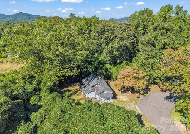 Photo 4 of Single family home for sale at 51 Shepherd St, Tryon, NC 28782 | MLS# 4434123 | Listing updated on 2026-10-23
