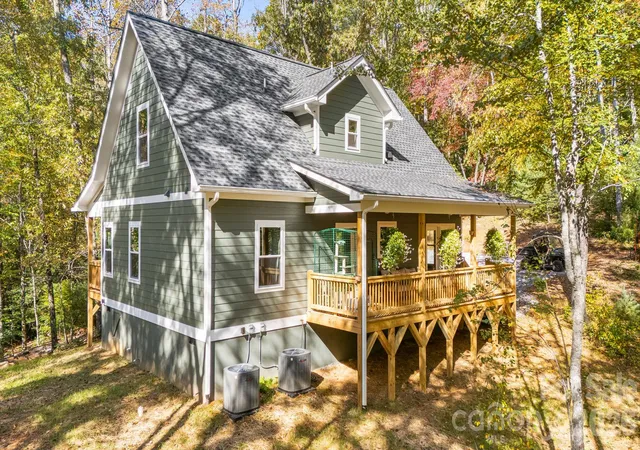 Photo 2 of Single family home for sale at 203 Sawyer Ln, Horse Shoe, NC 28742 | MLS# 4434126 | Listing updated on 2026-10-23