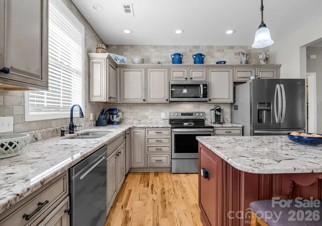 Photo 3 of Single family home for sale at 215 N Crab Meadow Dr, Hendersonville, NC 28739 | MLS# 4434127 | Listing updated on 2026-10-15