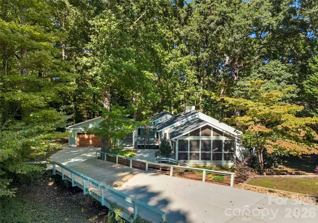 Photo 1 of Single family home for sale at 6 Oakwood Ct, Clover, SC 29710 | MLS# 4434149 | Listing updated on 2026-10-25