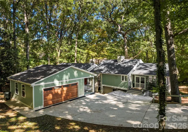 Photo 2 of Single family home for sale at 6 Oakwood Ct, Clover, SC 29710 | MLS# 4434149 | Listing updated on 2026-10-29