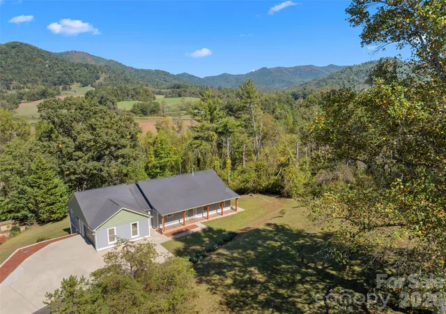 Photo 2 of Single family home for sale at 45 Bonnie Brae Dr, Weaverville, NC 28787 | MLS# 4434153 | Listing updated on 2026-10-19