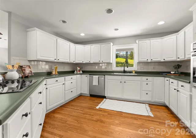 Photo 4 of Single family home for sale at 45 Bonnie Brae Dr, Weaverville, NC 28787 | MLS# 4434153 | Listing updated on 2026-10-19