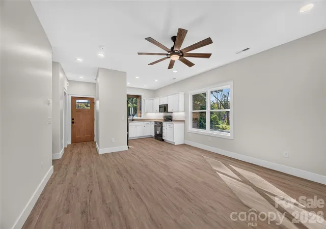 Photo 4 of Single family home for sale at 1011 Fassifern Ct, Hendersonville, NC 28791 | MLS# 4434161 | Listing updated on 2026-10-20