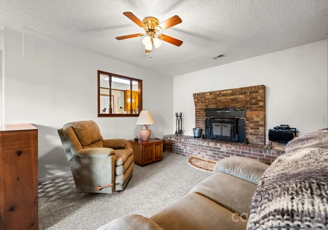 Photo 3 of Single family home for sale at 745 Marler Rd, Marion, NC 28752 | MLS# 4434164 | Listing updated on 2026-10-29