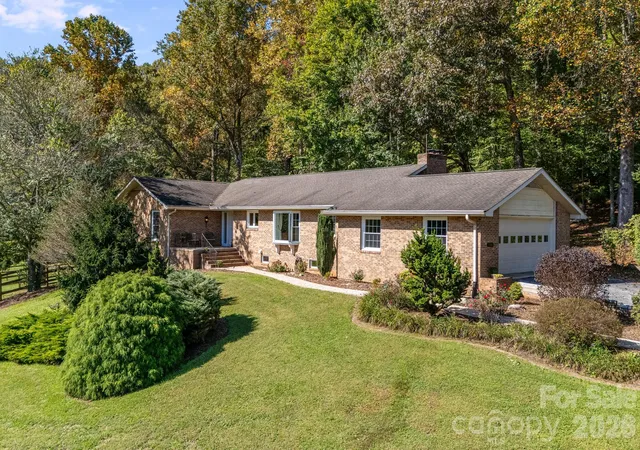 Photo 2 of Single family home for sale at 165 Horizon View Dr, Horse Shoe, NC 28742 | MLS# 4434165 | Listing updated on 2026-10-16