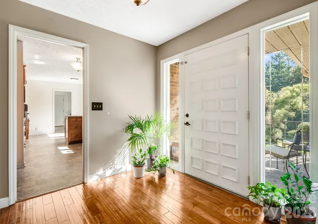 Photo 3 of Single family home for sale at 165 Horizon View Dr, Horse Shoe, NC 28742 | MLS# 4434165 | Listing updated on 2026-10-16