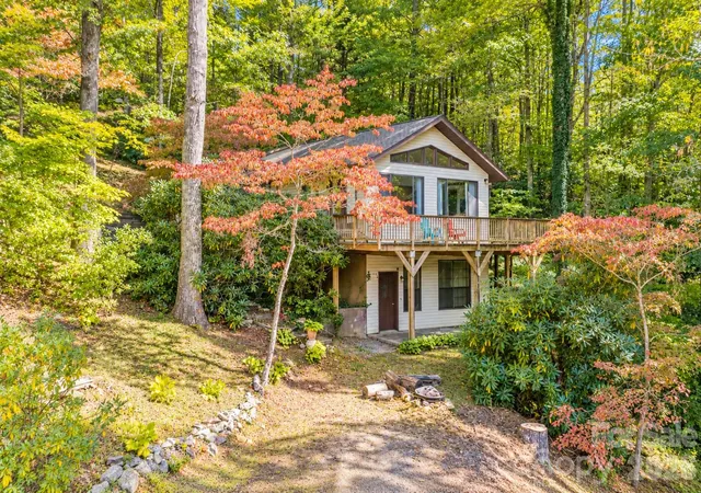 Single family home for sale at 414 Bear Lake Cir, Whittier, NC 28789 | MLS# 4434169