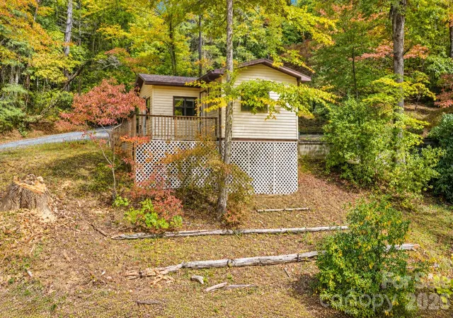 Photo 2 of Single family home for sale at 414 Bear Lake Cir, Whittier, NC 28789 | MLS# 4434169 | Listing updated on 2026-10-15