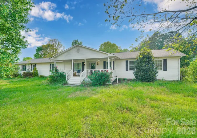 Photo 1 of Single family home for sale at 1260 Russell Rd, Rock Hill, SC 29732 | MLS# 4434171 | Listing updated on 2026-10-16