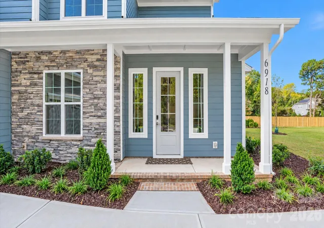 Photo 1 of Single family home for sale at 6918 Alexander Rd, Charlotte, NC 28270 | MLS# 4434180 | Listing updated on 2026-10-16
