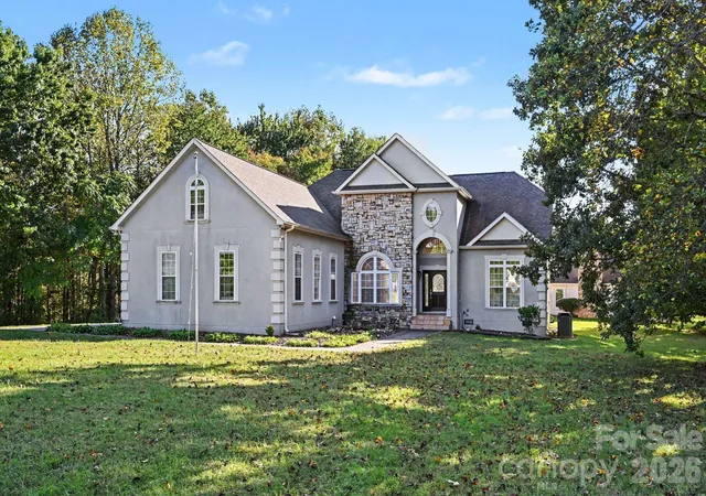 Photo 1 of Single family home for sale at 154 Heathrow Ln, Statesville, NC 28677 | MLS# 4434185 | Listing updated on 2026-10-16