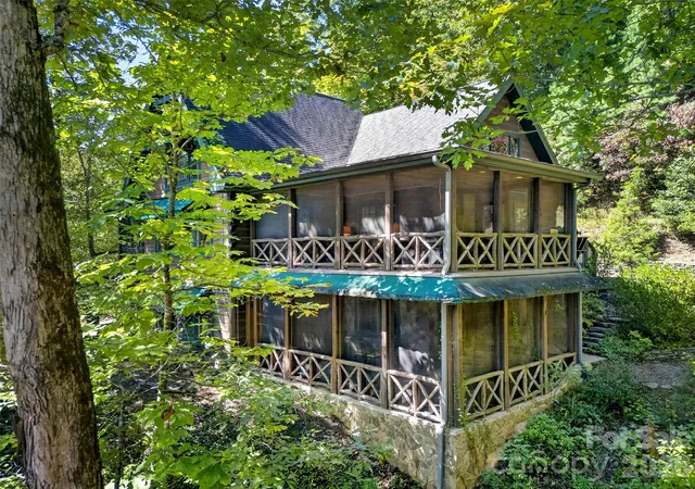 Photo 3 of Single family home for sale at 261 Little Buck Crk Rd, Marion, NC 28752 | MLS# 4434201 | Listing updated on 2026-10-23