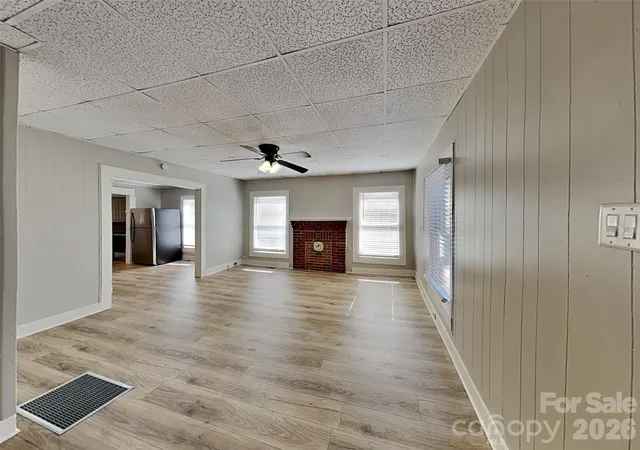 Photo 2 of Single family home for sale at 404 E Mills Ave, Mooresville, NC 28115 | MLS# 4434204 | Listing updated on 2026-10-14