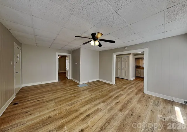 Photo 3 of Single family home for sale at 404 E Mills Ave, Mooresville, NC 28115 | MLS# 4434204 | Listing updated on 2026-10-14