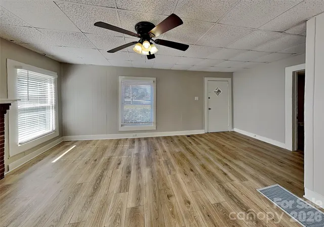 Photo 3 of Single family home for sale at 404 E Mills Ave, Mooresville, NC 28115 | MLS# 4434204 | Listing updated on 2026-10-14