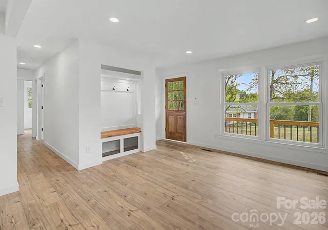 Photo 3 of Single family home for sale at 14 Kirby Pl, Asheville, NC 28806 | MLS# 4434210 | Listing updated on 2026-10-27