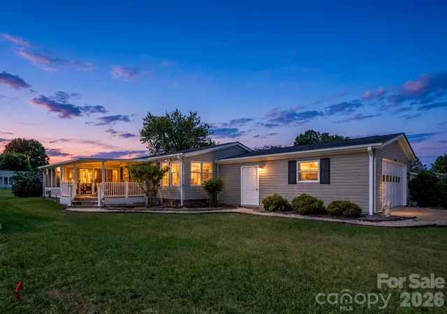 Photo 1 of Single family home for sale at 528 Riverwind Dr, Hendersonville, NC 28739 | MLS# 4434217 | Listing updated on 2026-10-15