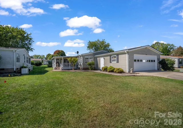 Photo 1 of Single family home for sale at 528 Riverwind Dr, Hendersonville, NC 28739 | MLS# 4434217 | Listing updated on 2026-10-15