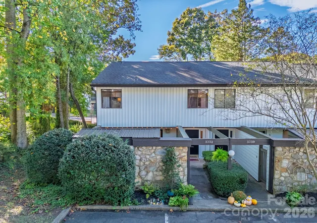 Townhouse for sale at 3732 Winding Crk Ln, Charlotte, NC 28226 | MLS# 4434219