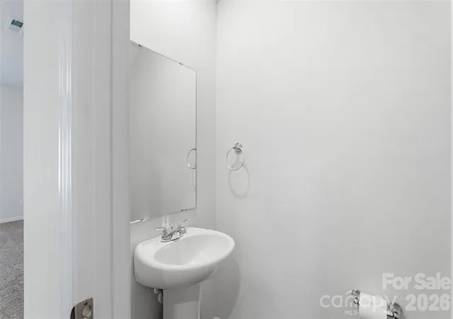 Photo 4 of Single family home for sale at 5335 Upton Pl, Charlotte, NC 28215 | MLS# 4434223 | Listing updated on 2026-10-29