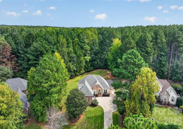 Photo 3 of Single family home for sale at 122 Maple View Dr, Troutman, NC 28166 | MLS# 4434232 | Listing updated on 2026-10-14