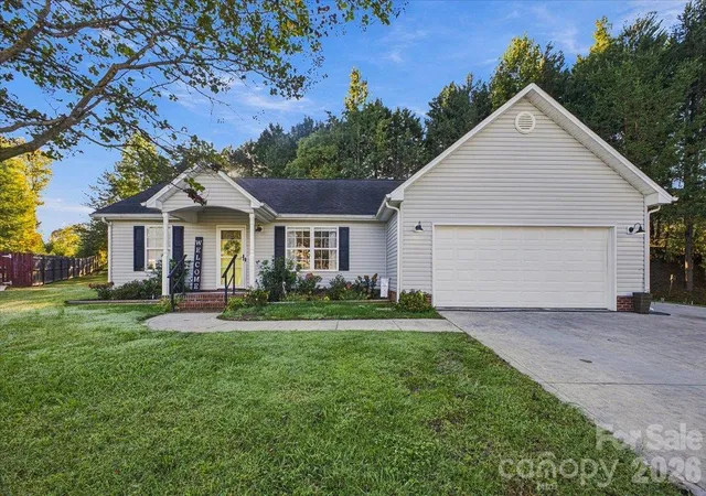 Photo 1 of Single family home for sale at 546 Pennyfields Ln, Clover, SC 29710 | MLS# 4434239 | Listing updated on 2026-10-19